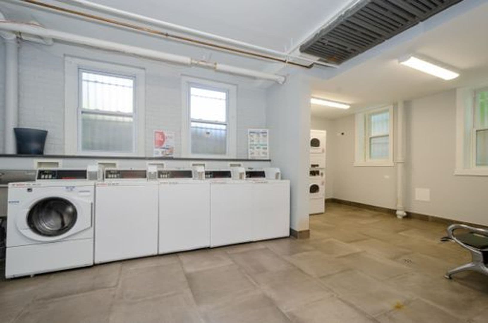 Chicago Apartment: 1521 W Sherwin Ave