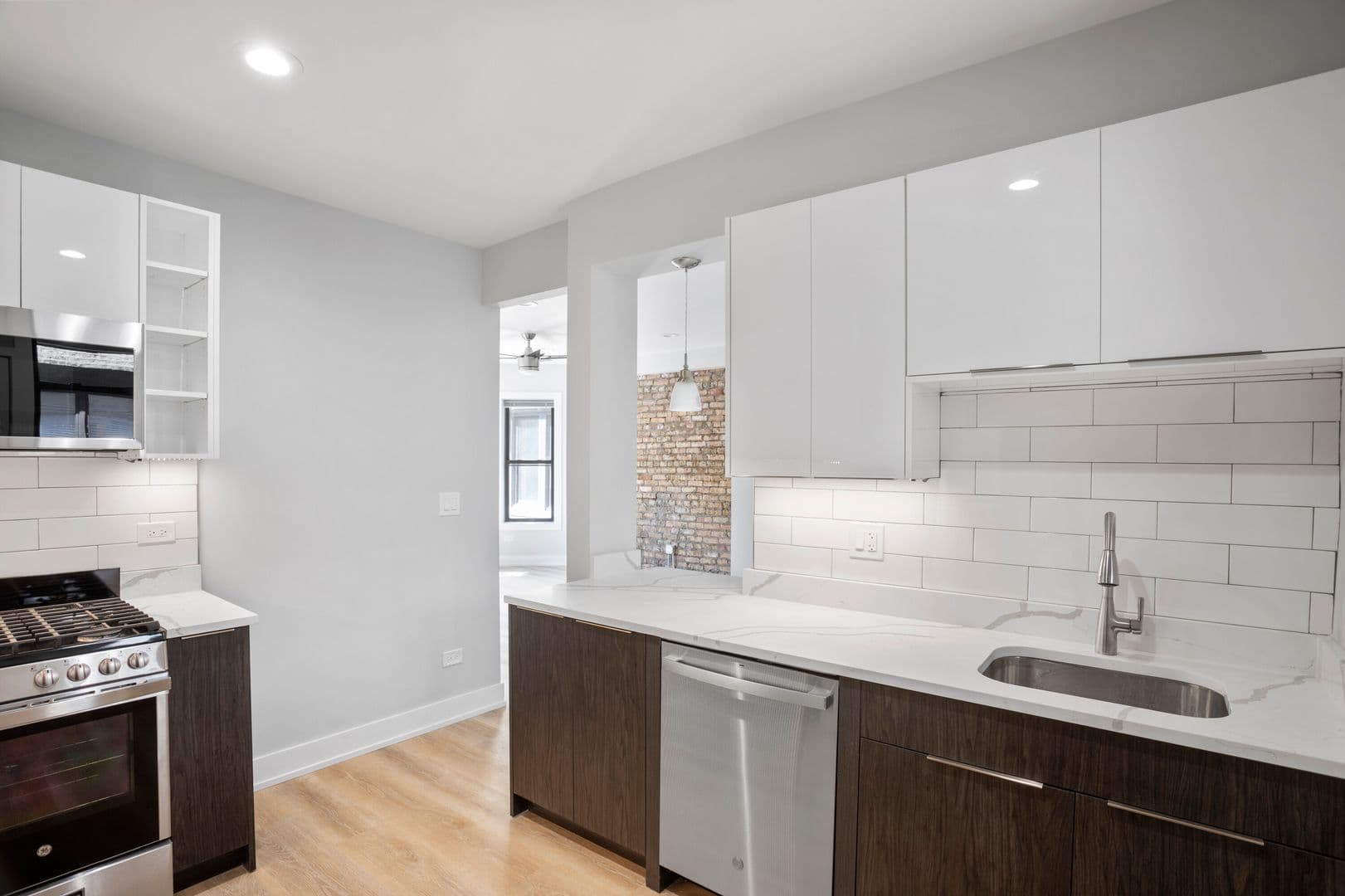 Chicago Apartment: 7510 - 7514 N Eastlake Ter