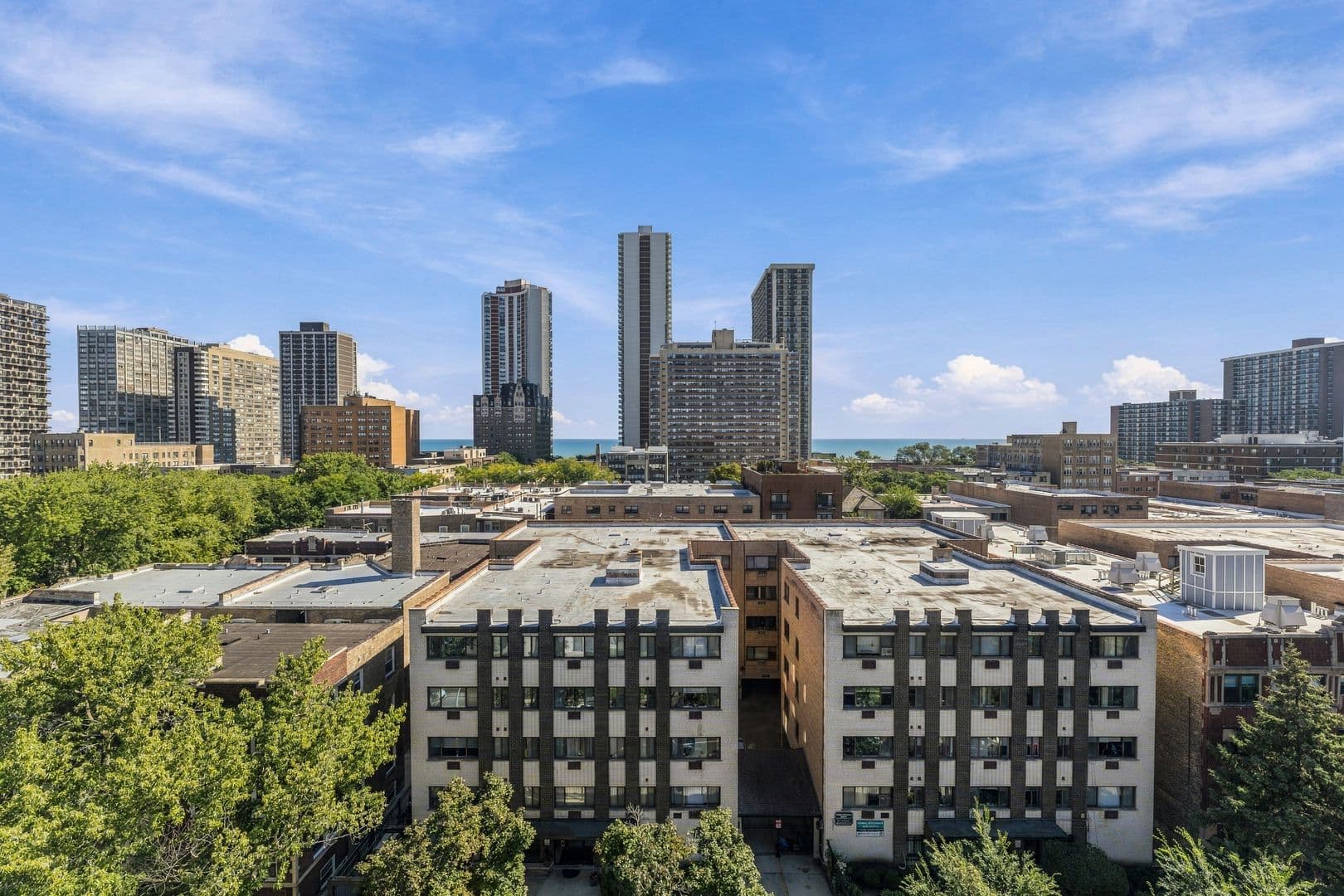 Chicago Apartment: 6026 N Winthrop