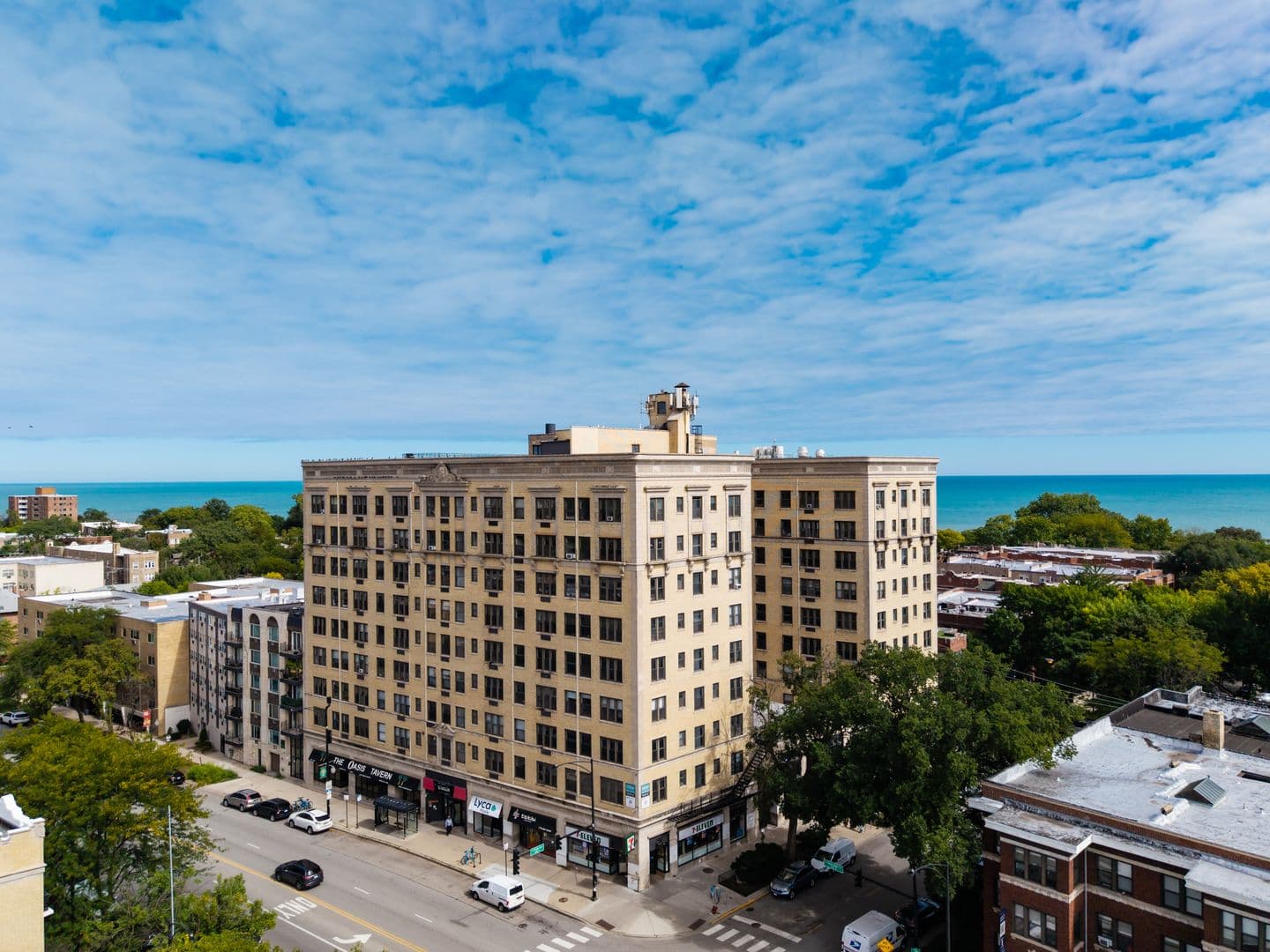 Chicago Apartment: 6807 N Sheridan Road