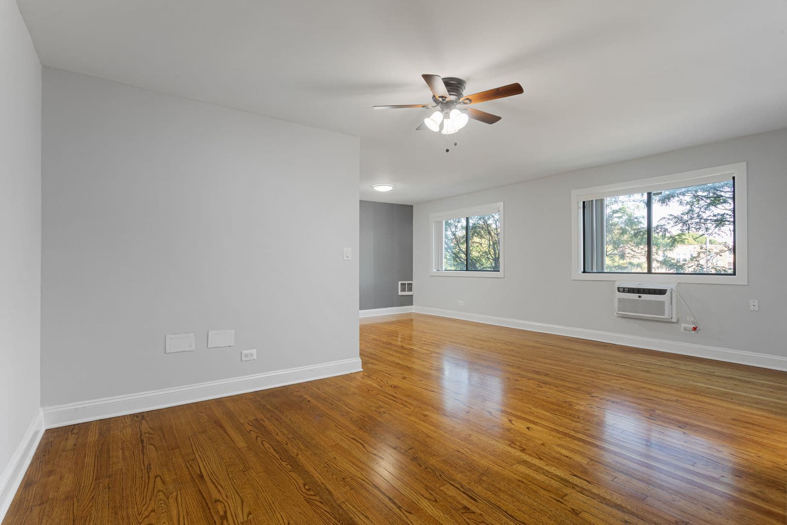Chicago Apartment: 7545 N Winchester Avenue