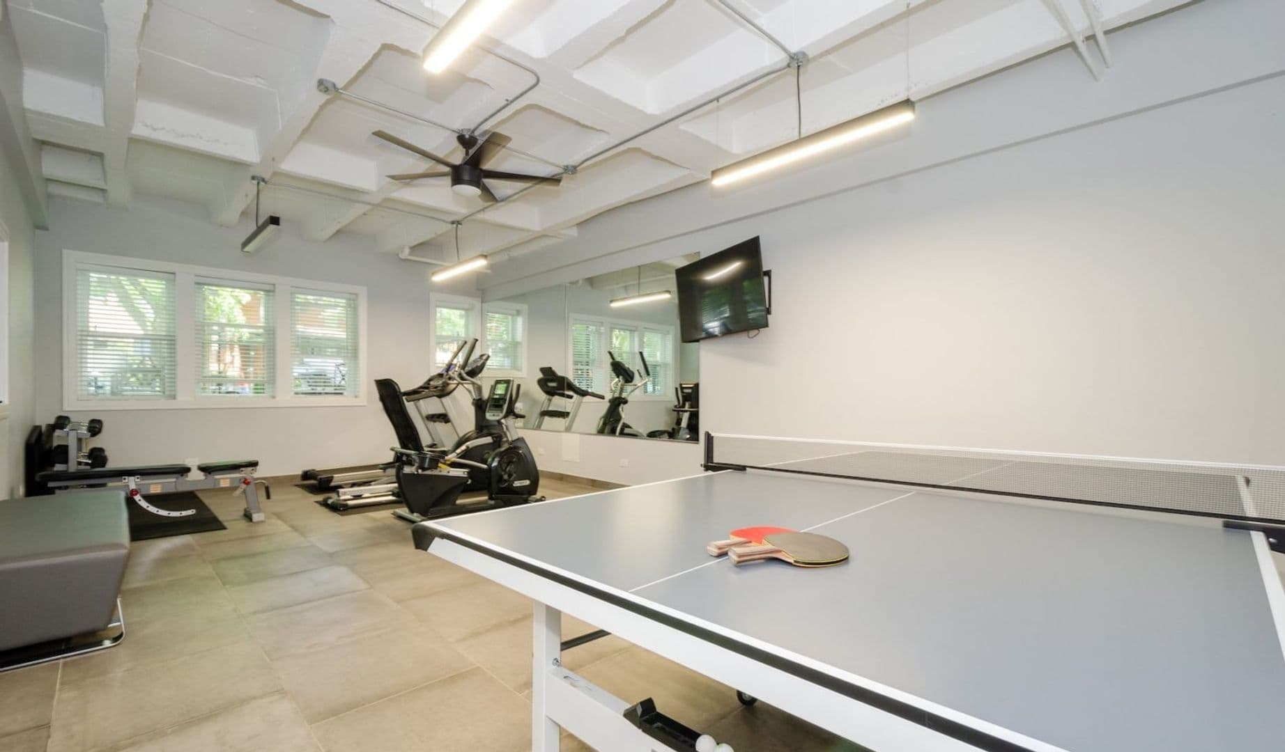 Chicago Apartment: 1521 W Sherwin Ave