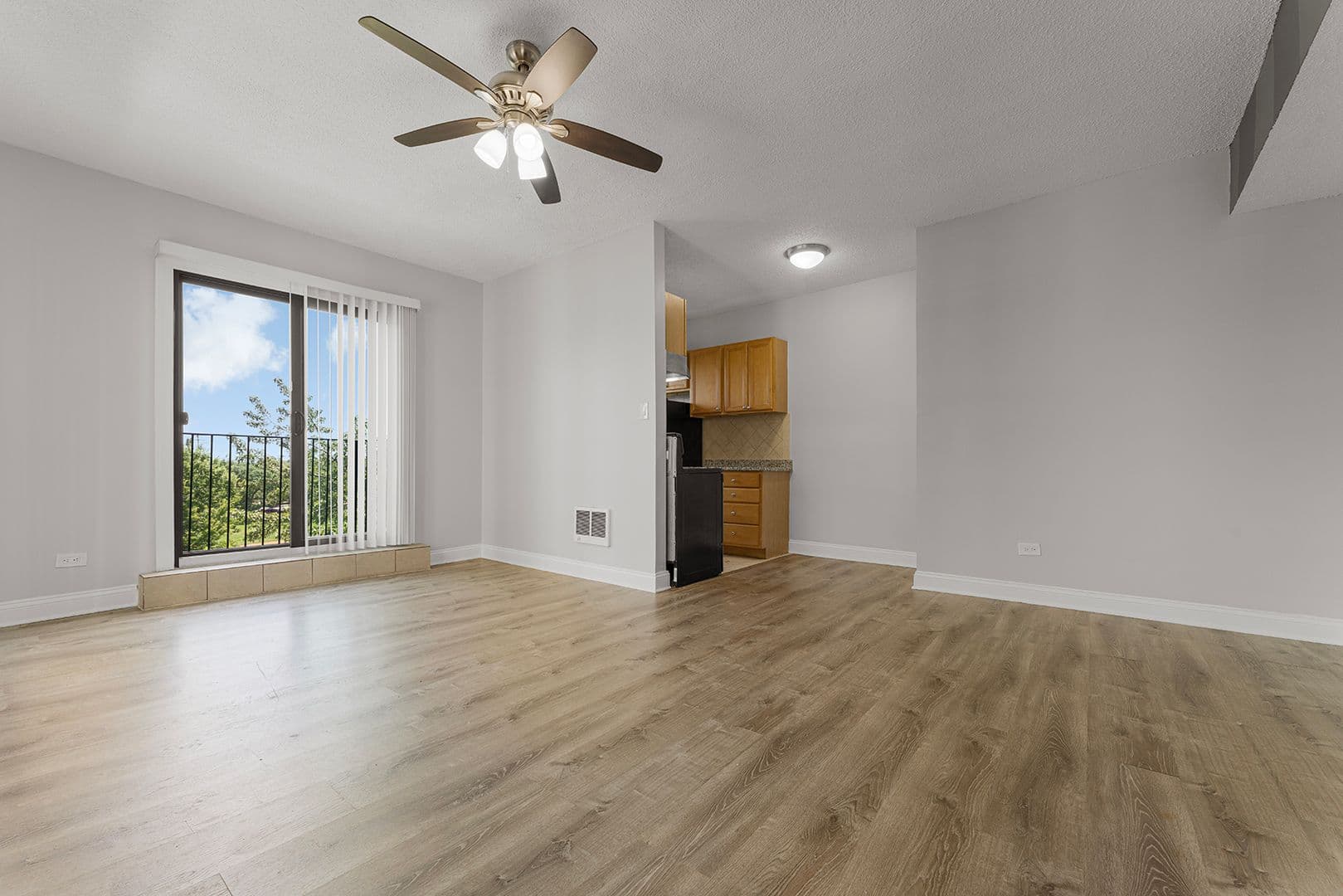 Chicago Apartment: 4520 N Clarendon Ave