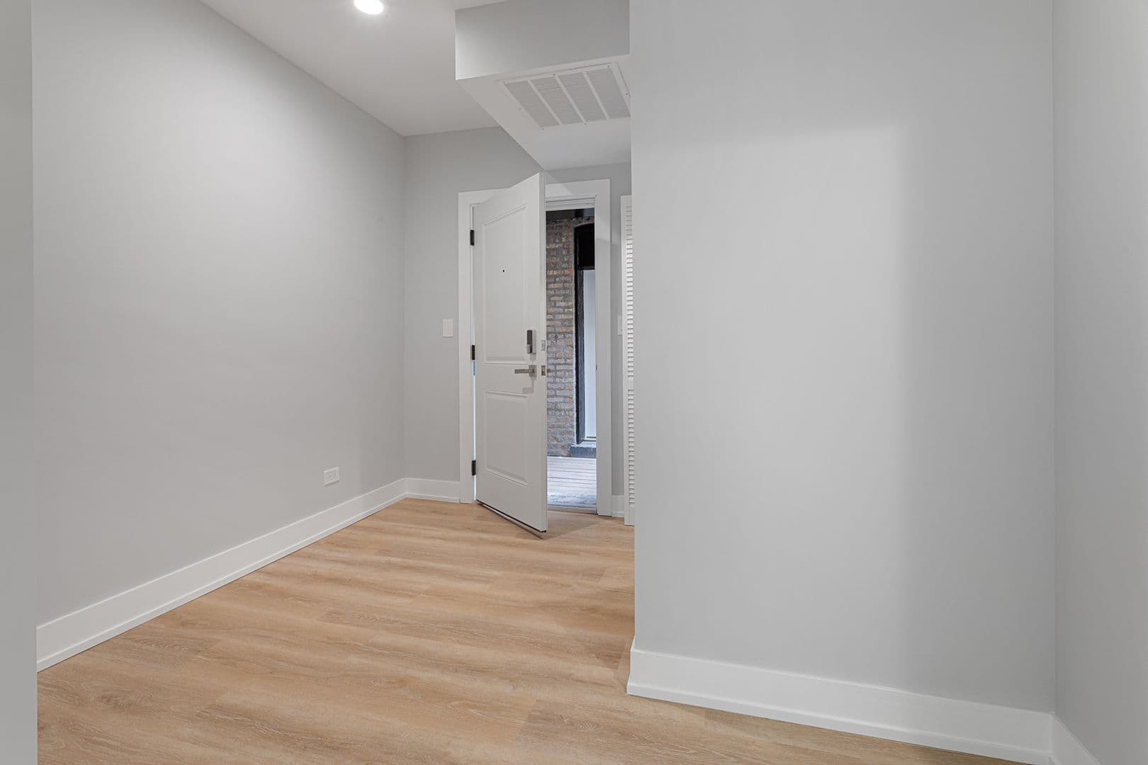 Chicago Apartment: 1548-1558.5 W Juneway