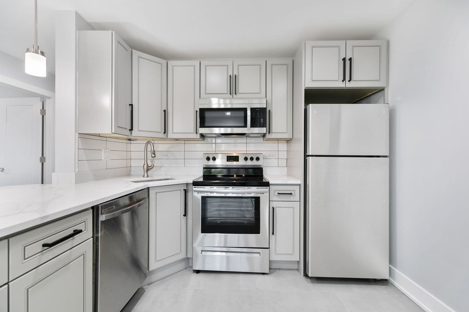 Chicago Apartment: 7070 N Sheridan Rd
