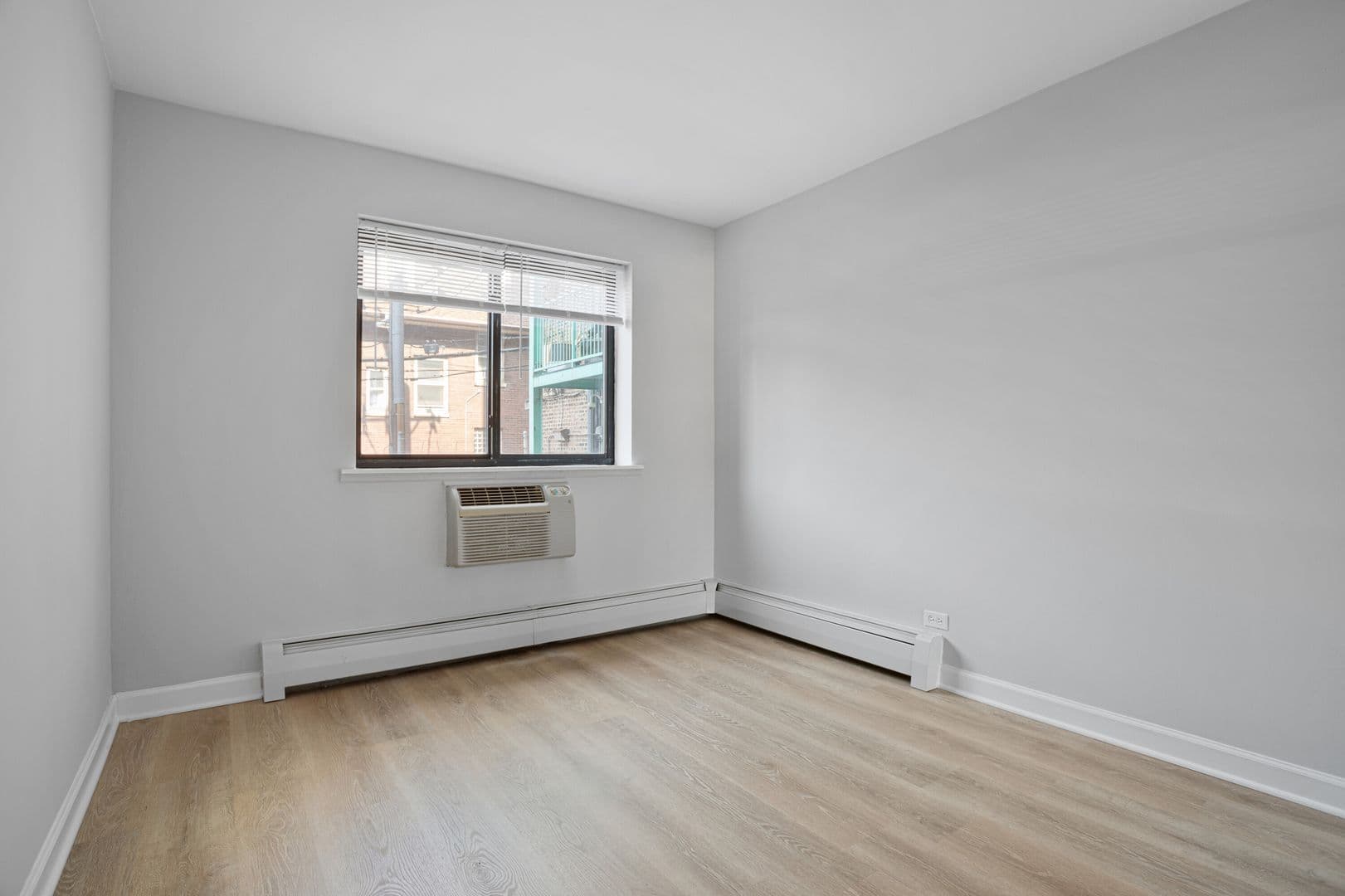 Chicago Apartment: 6758 N. Sheridan Rd.