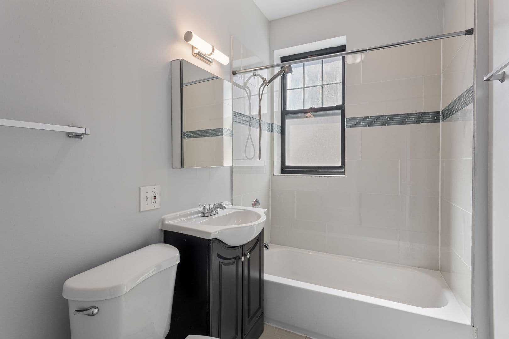 Chicago Apartment: 7700-7706 N Marshfield Ave; 1638-1642 W Jonquil Ter