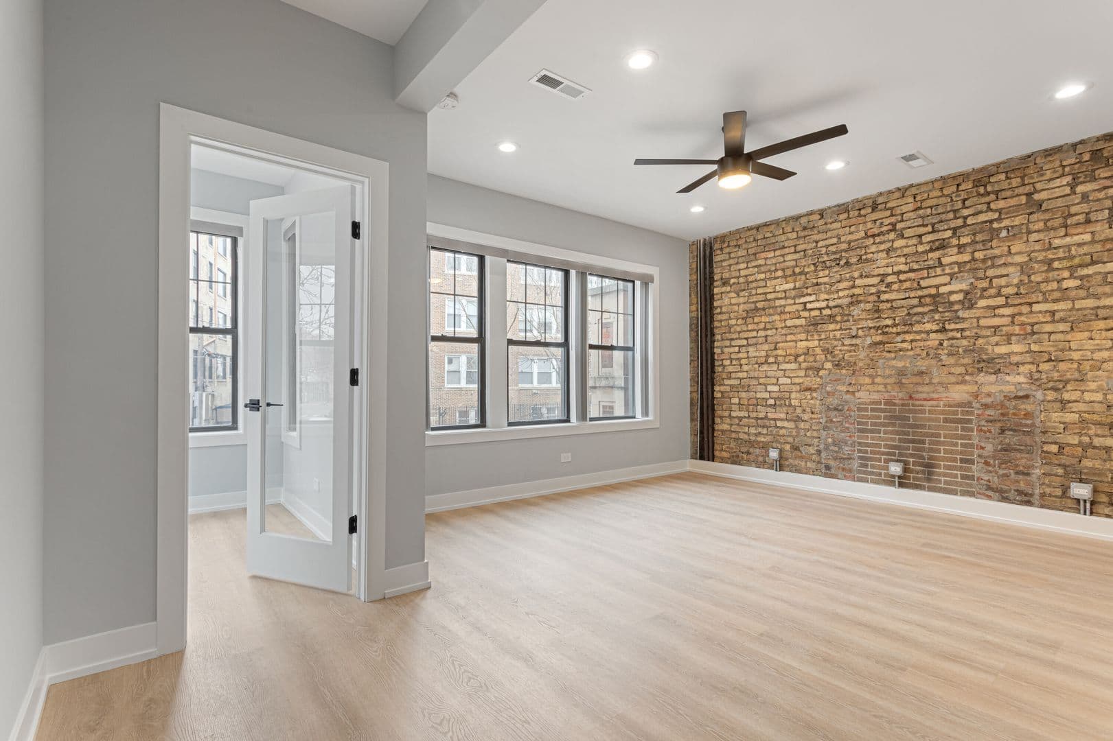 Chicago Apartment: 7642-48 N Eastlake Terrace