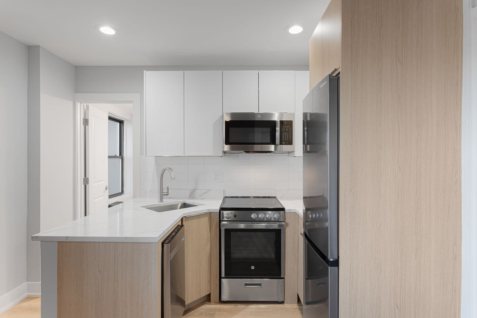 Chicago Apartment: 6026 N Winthrop