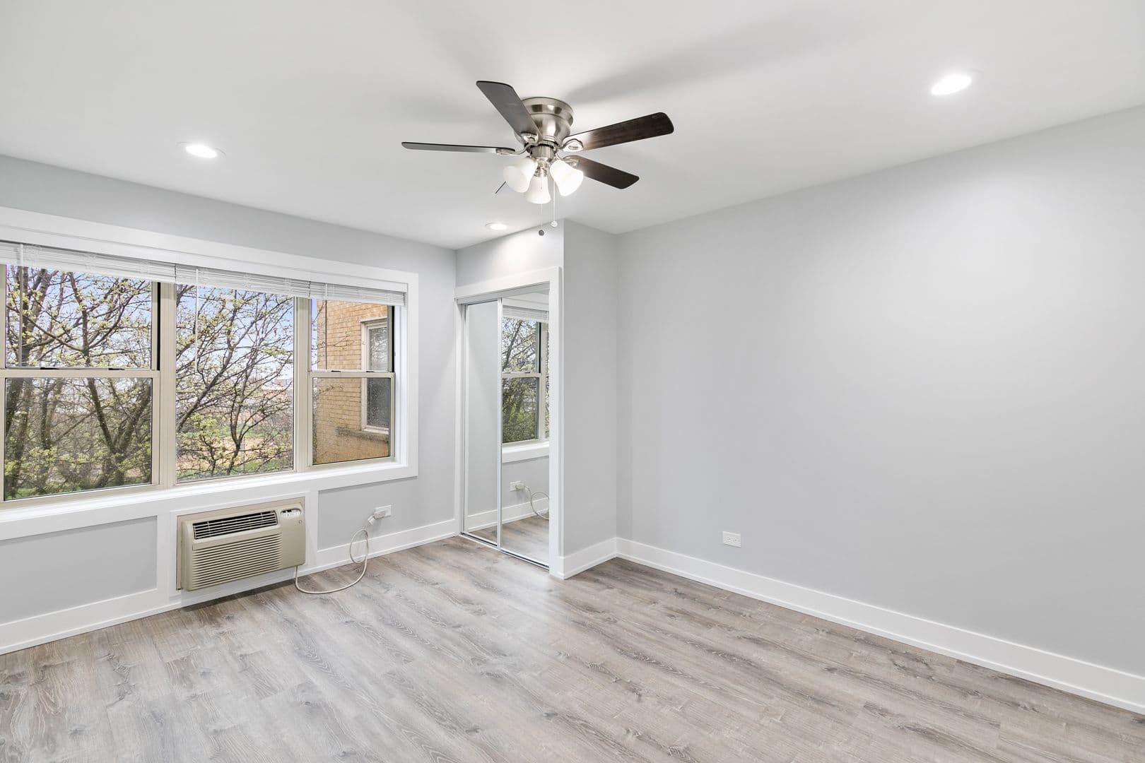 Chicago Apartment: 7070 N Sheridan Rd