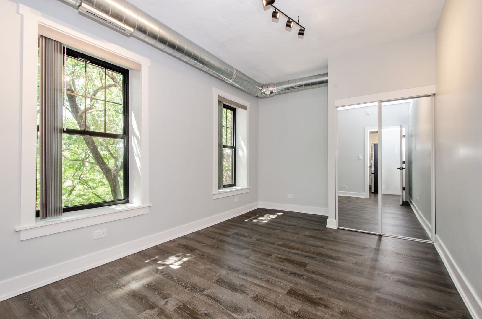 Chicago Apartment: 7645 N Sheridan Rd