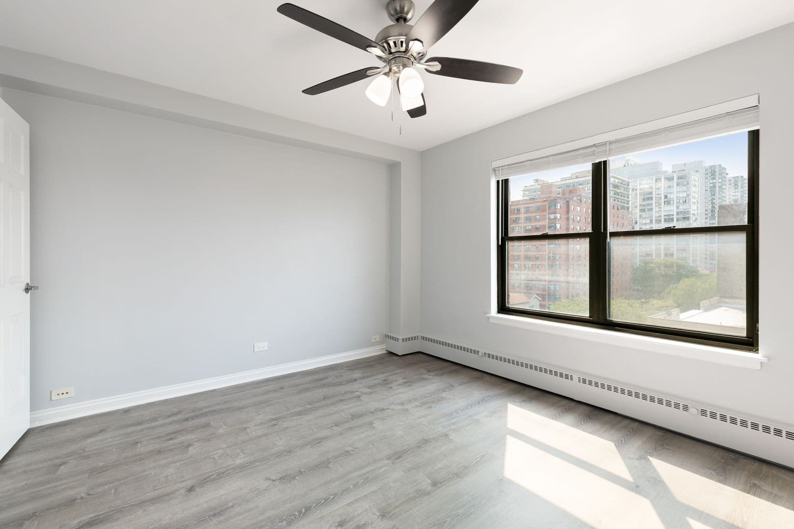 Chicago Apartment: 5858 N Sheridan Rd