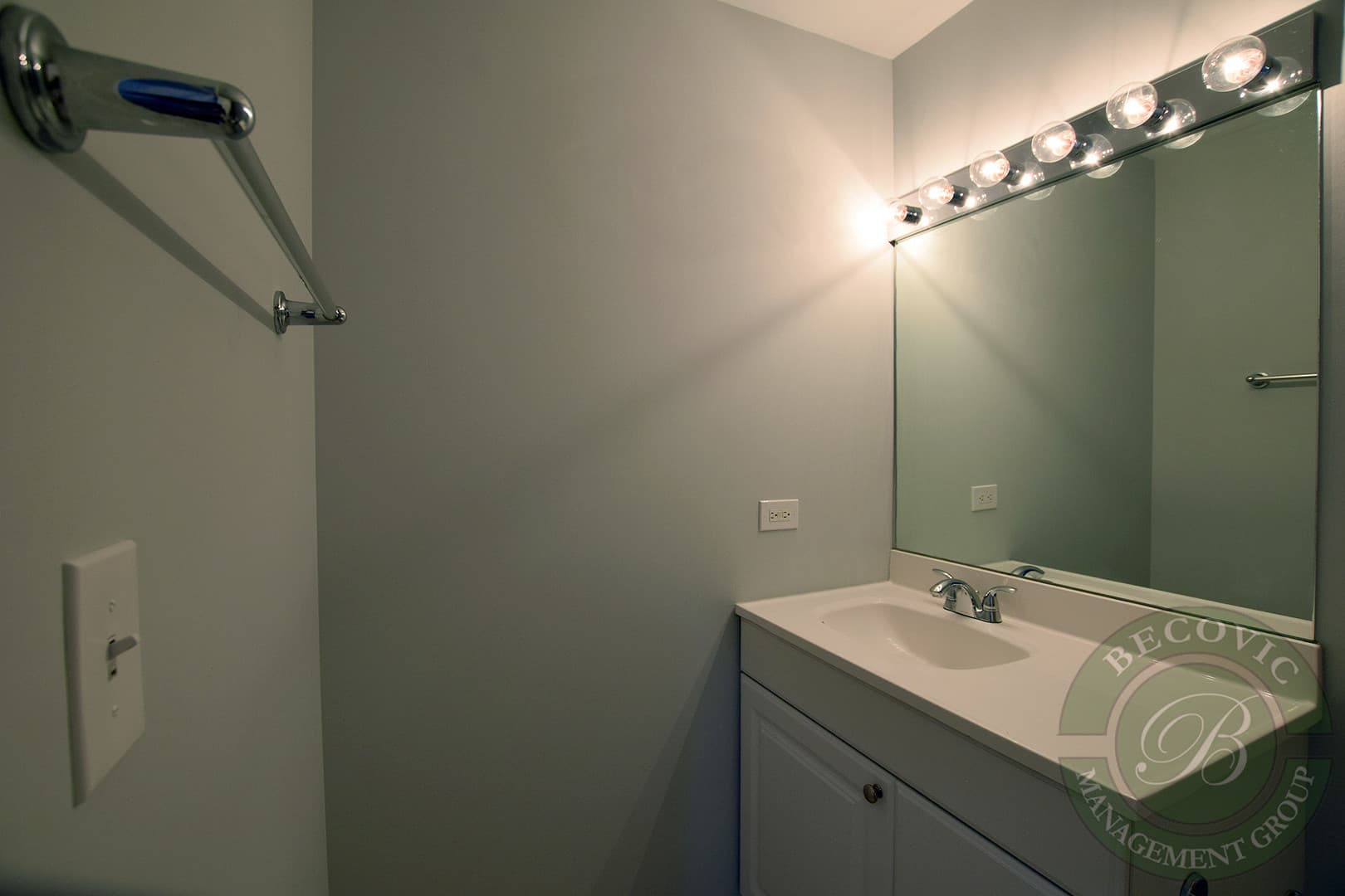 Chicago Apartment: 2451 W Howard Street