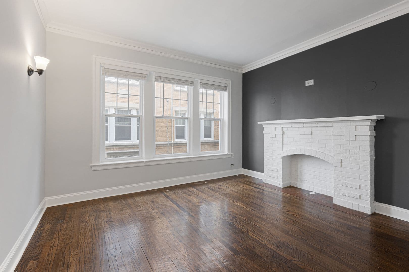 Chicago Apartment: 6100-6118 N Winthrop Ave