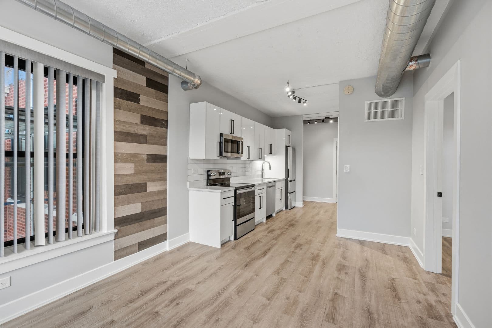 Chicago Apartment: 7645 N Sheridan Rd
