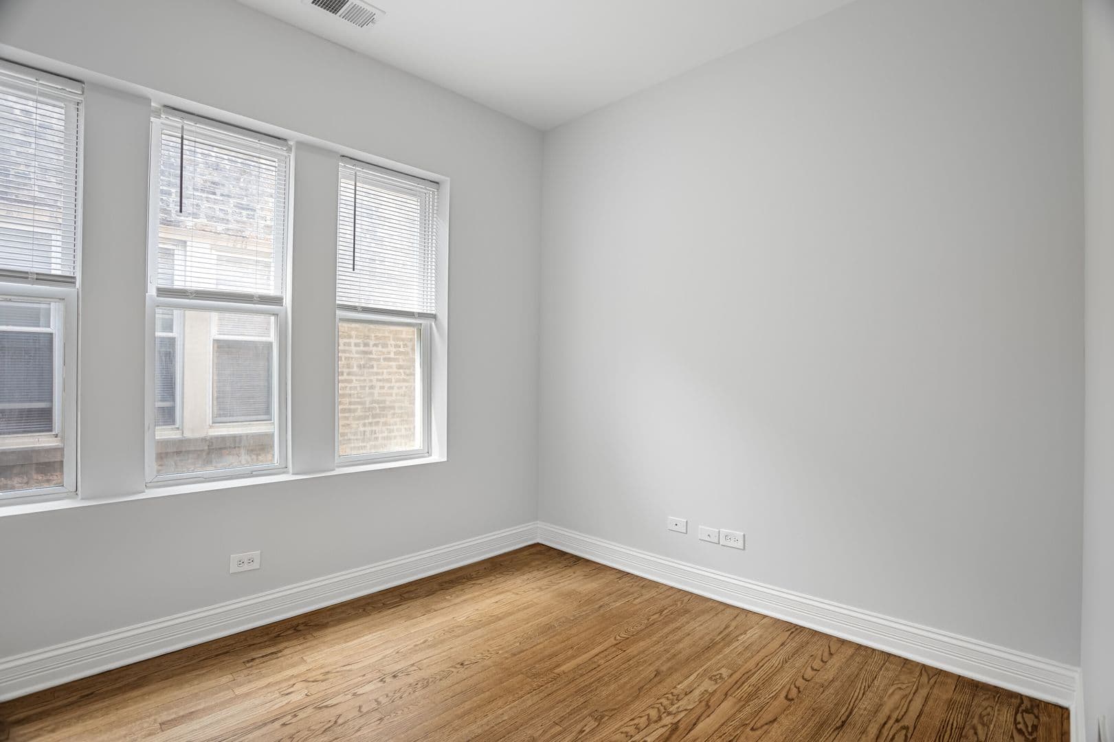 Chicago Apartment: 7320-30 N Damen Ave