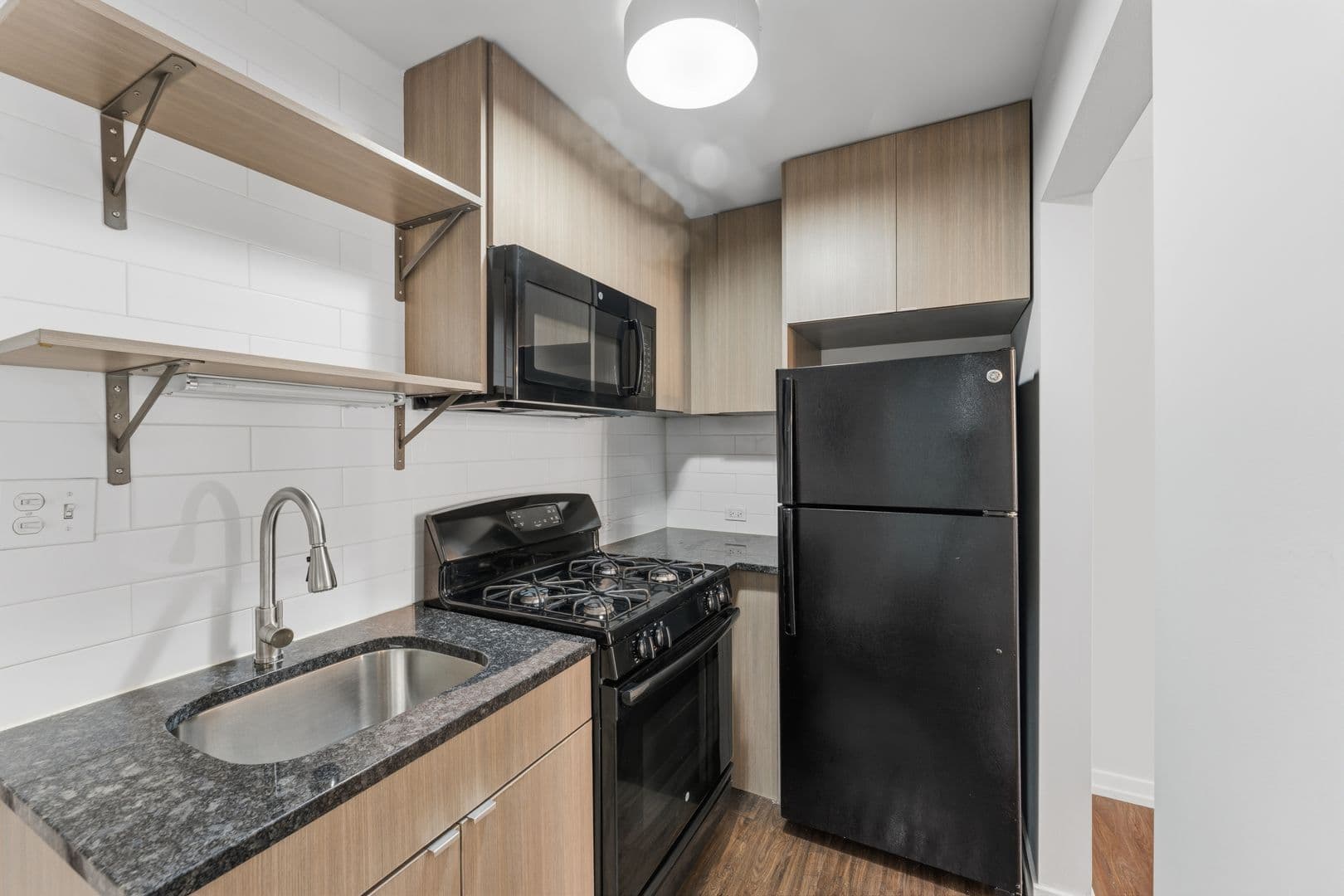 Chicago Apartment: 5411 N Winthrop Avenue