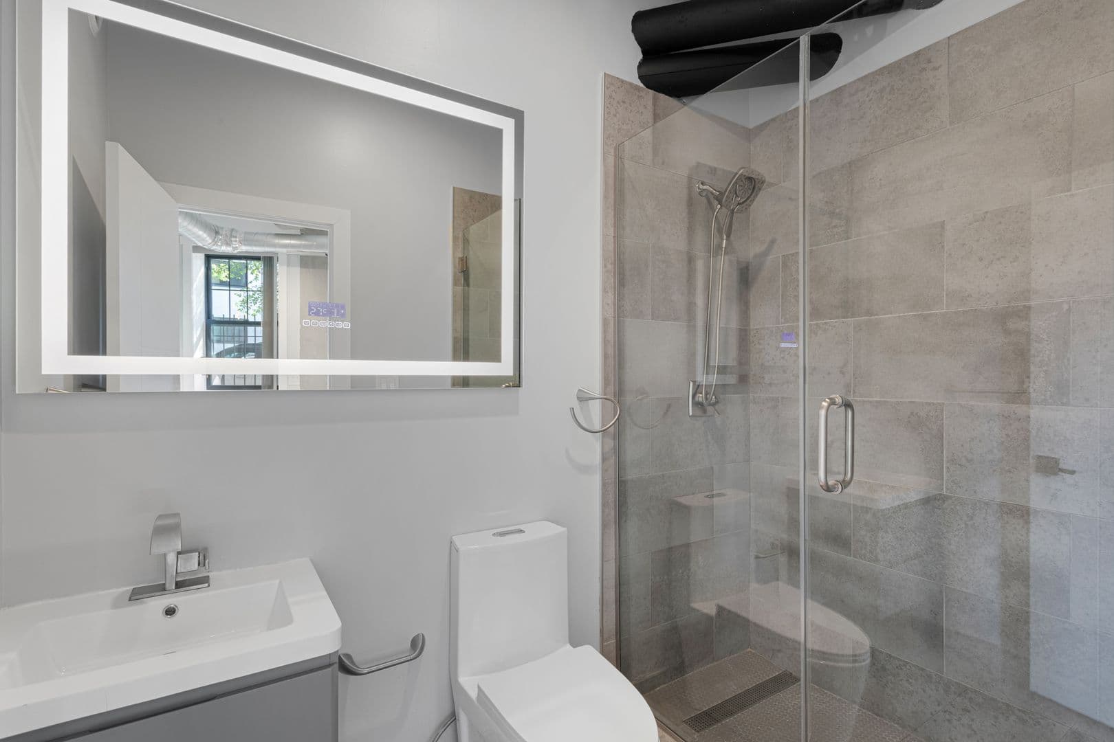 Chicago Apartment: 7645 N Sheridan Rd