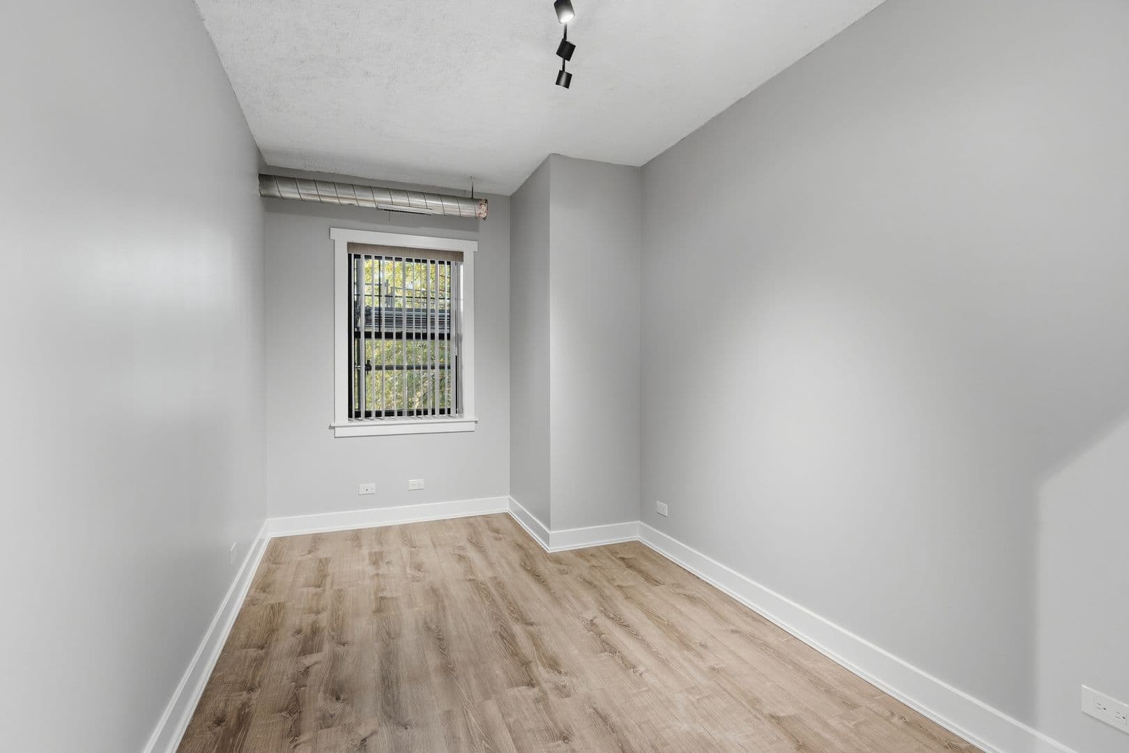 Chicago Apartment: 7645 N Sheridan Rd