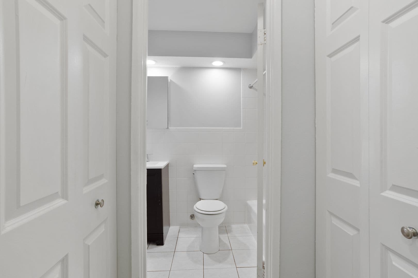 Chicago Apartment: 6758 N. Sheridan Rd.