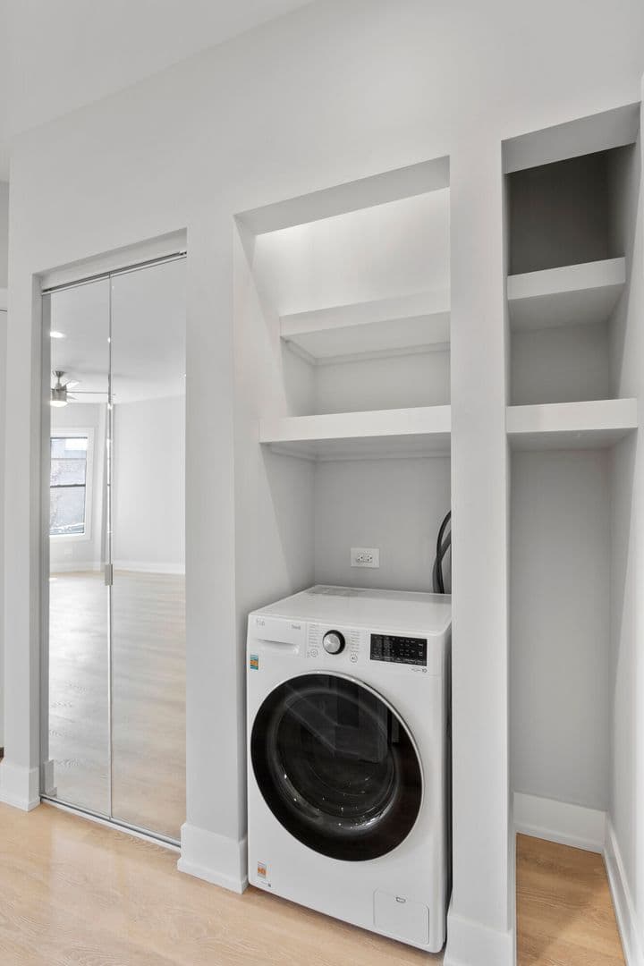 Chicago Apartment: 7510 - 7514 N Eastlake Ter