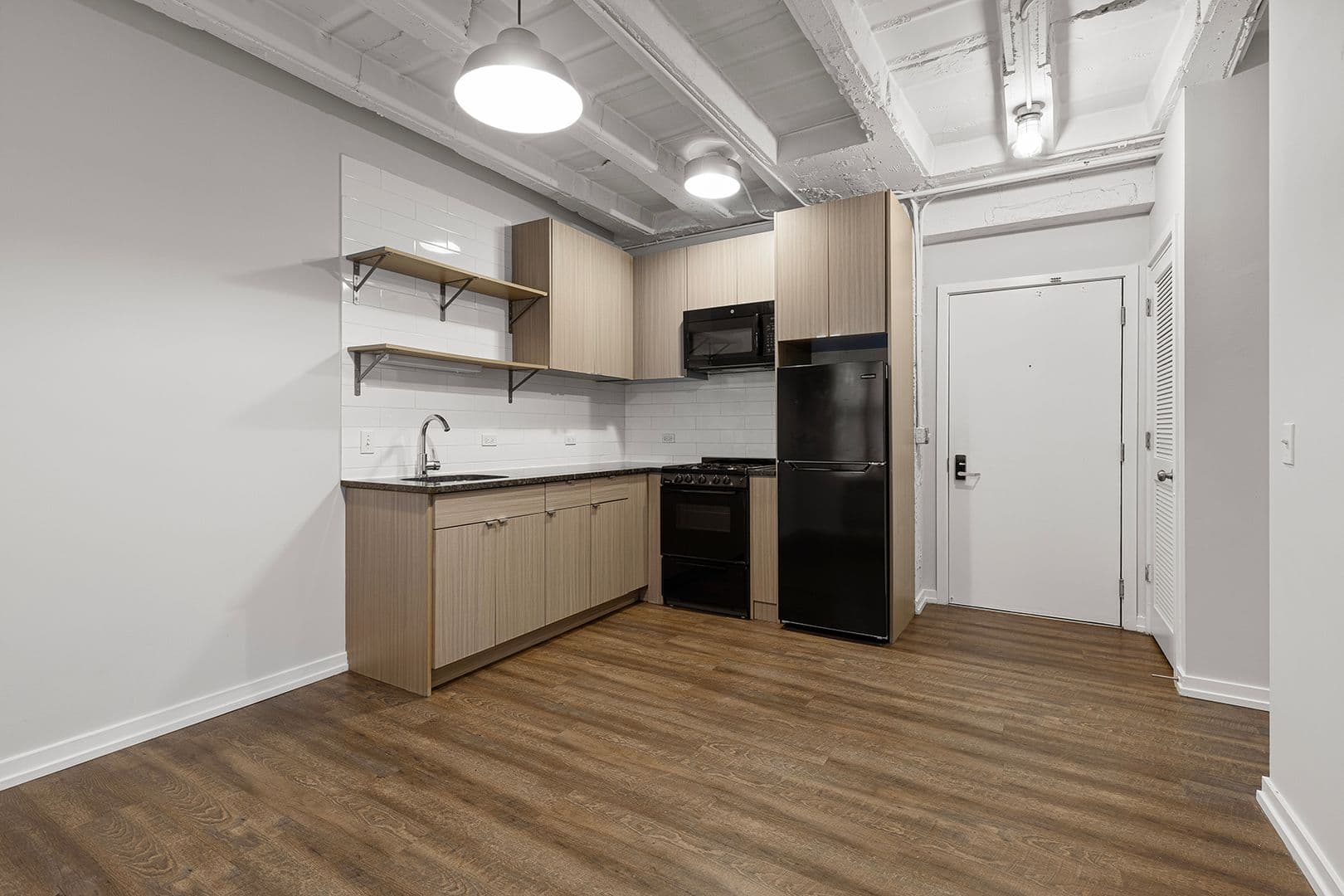 Chicago Apartment: 5718 N Winthrop Avenue