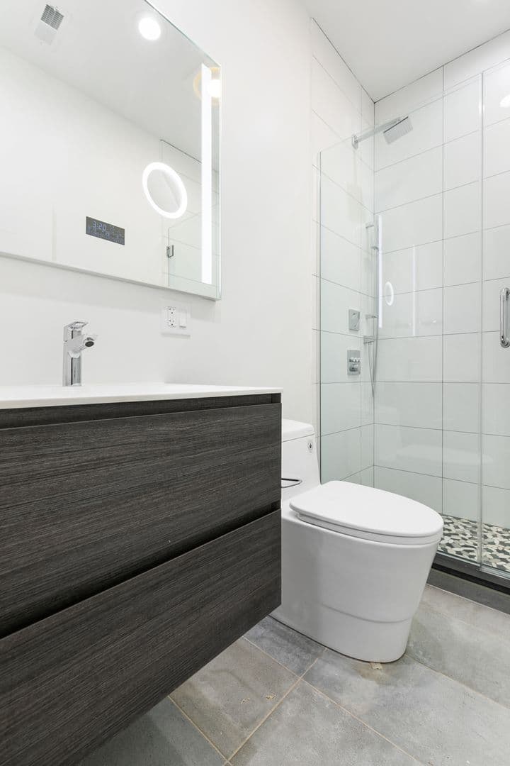Chicago Apartment: 7729-31 N Eastlake Terrace