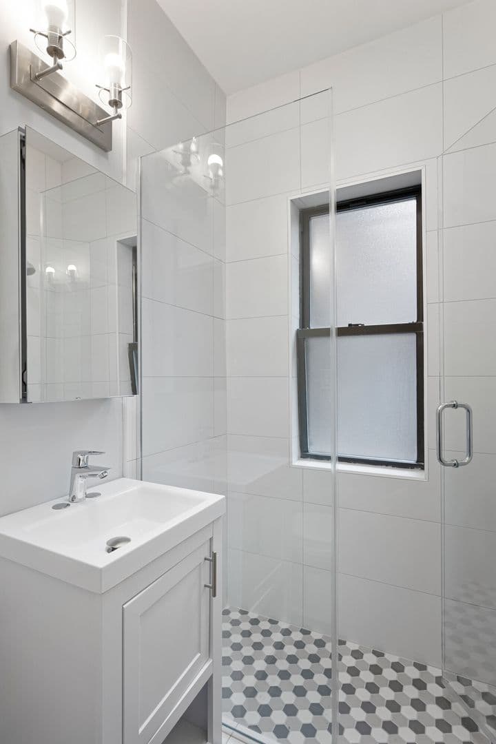 Chicago Apartment: 1649-1655 W. Jonquil
