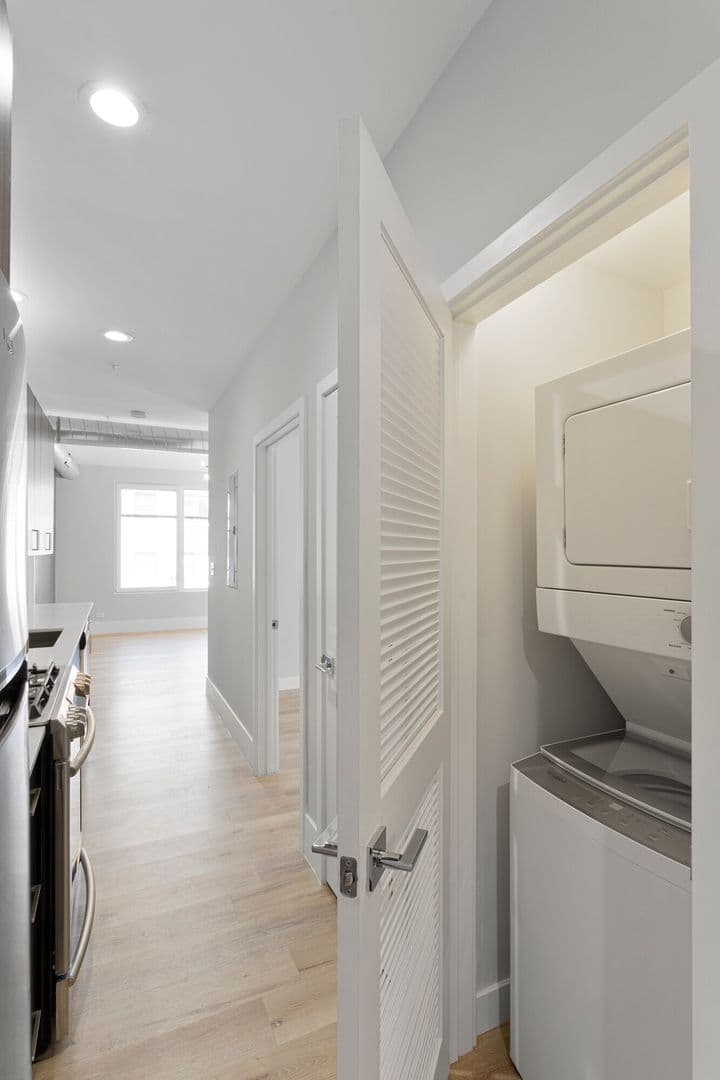 Chicago Apartment: 1531 W Howard Street
