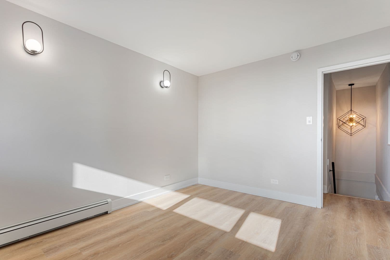 Chicago Apartment: 6166 N Sheridan Rd