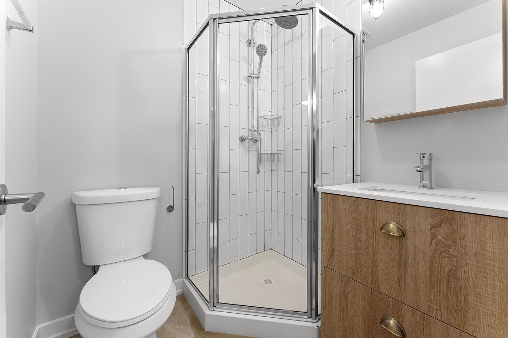 Chicago Apartment: 6019 N Winthrop Avenue