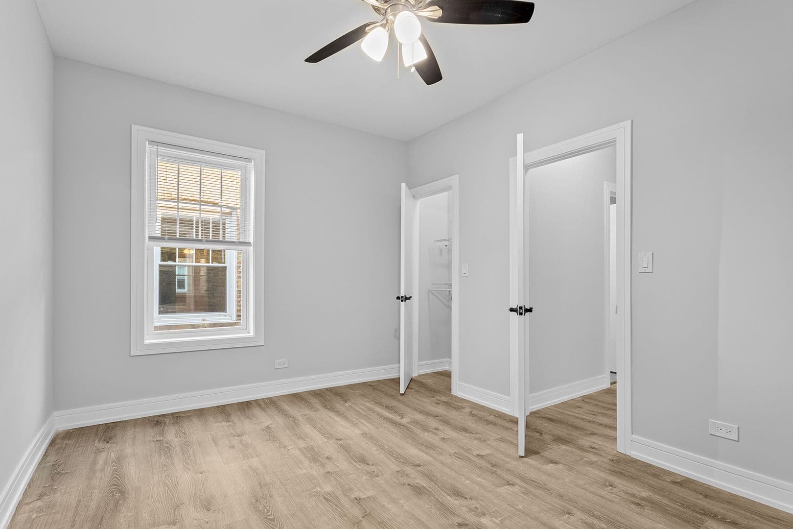 Chicago Apartment: 1902-1908 W Morse Ave