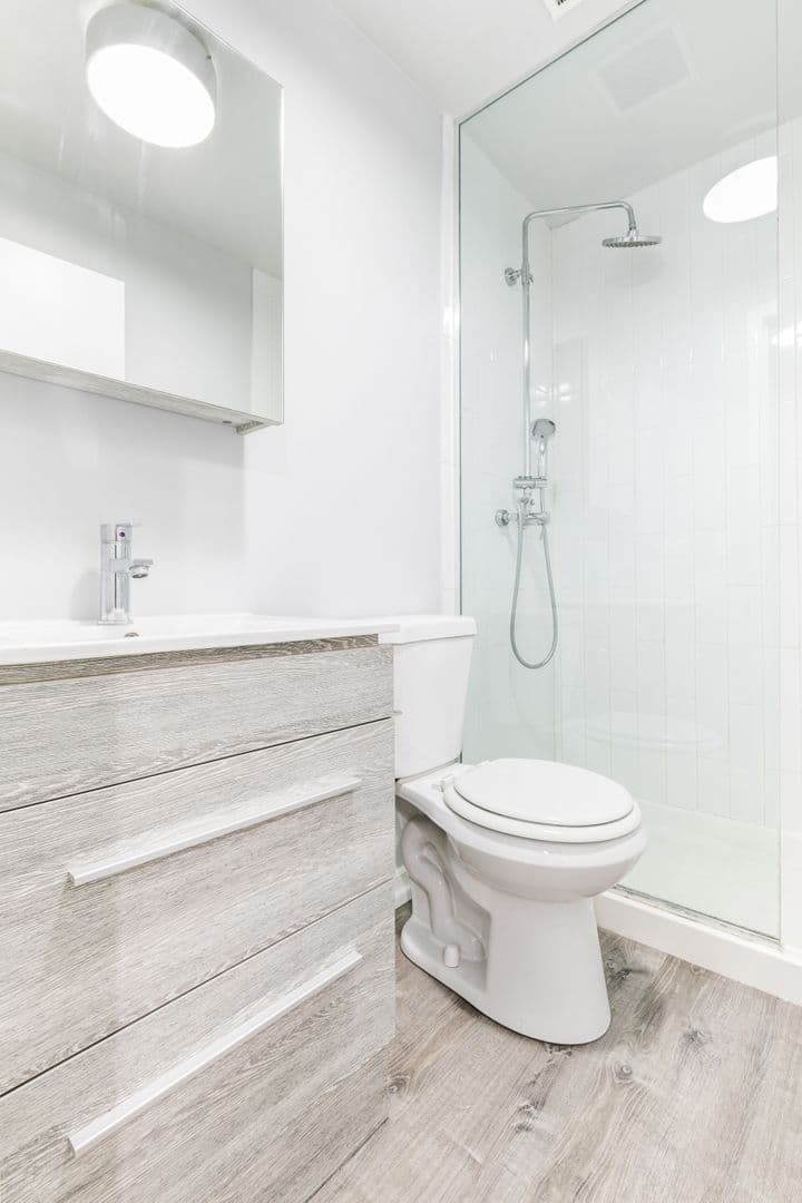 Chicago Apartment: 4875 N Magnolia Ave