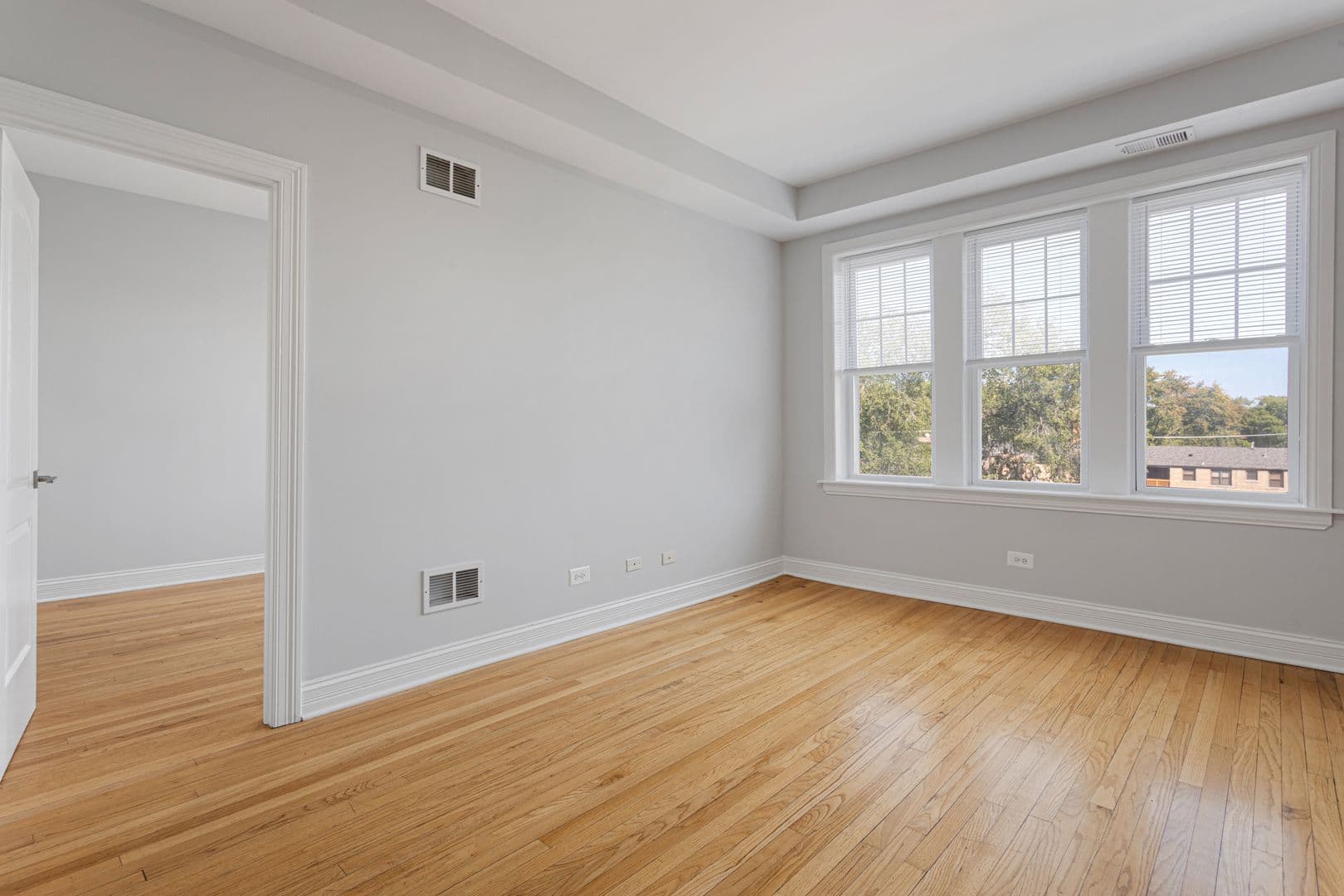 Chicago Apartment: 7320-30 N Damen Ave