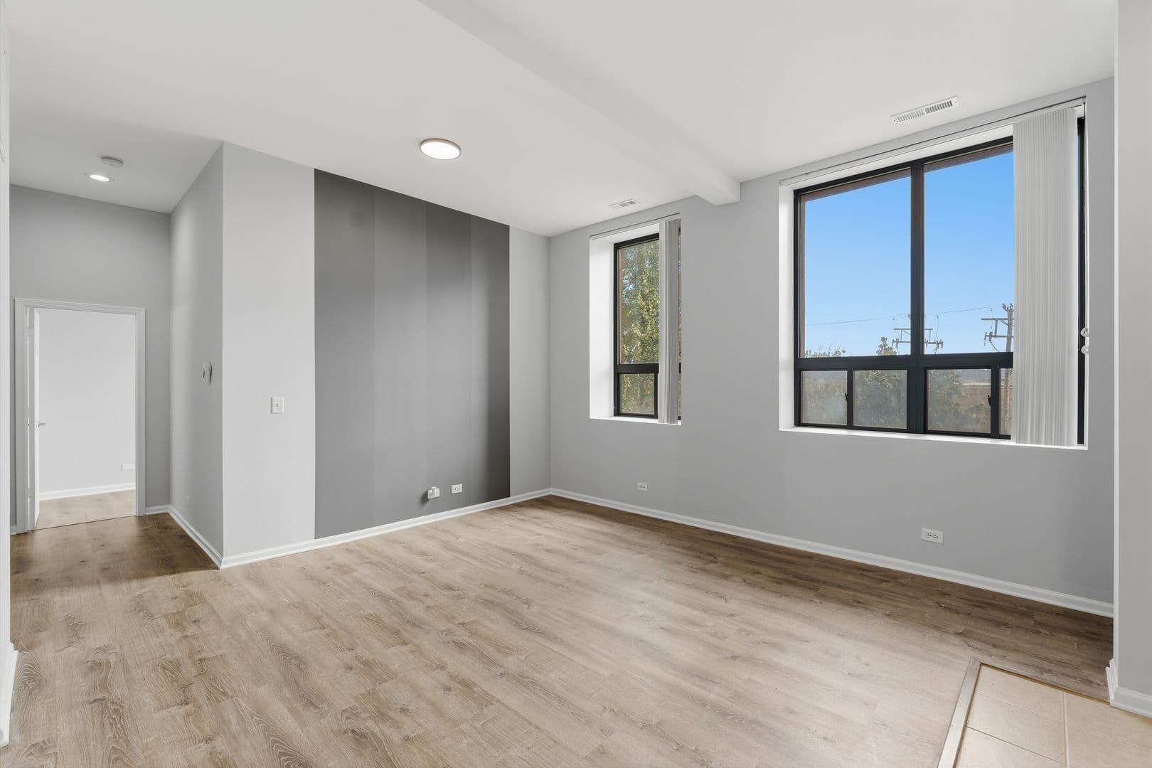 Chicago Apartment: 2451 W Howard Street