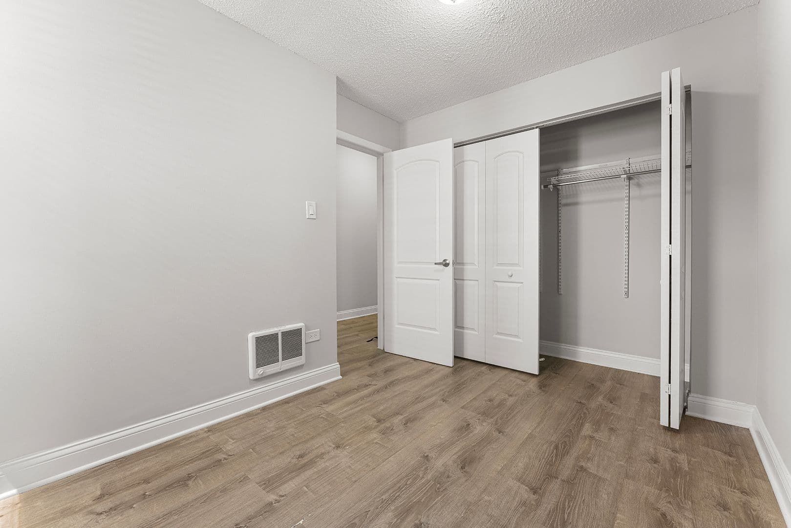 Chicago Apartment: 4520 N Clarendon Ave