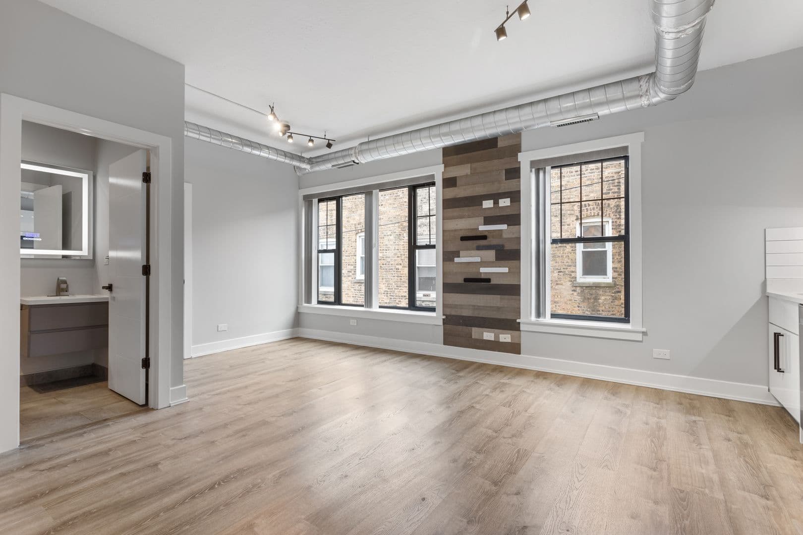Chicago Apartment: 7645 N Sheridan Rd