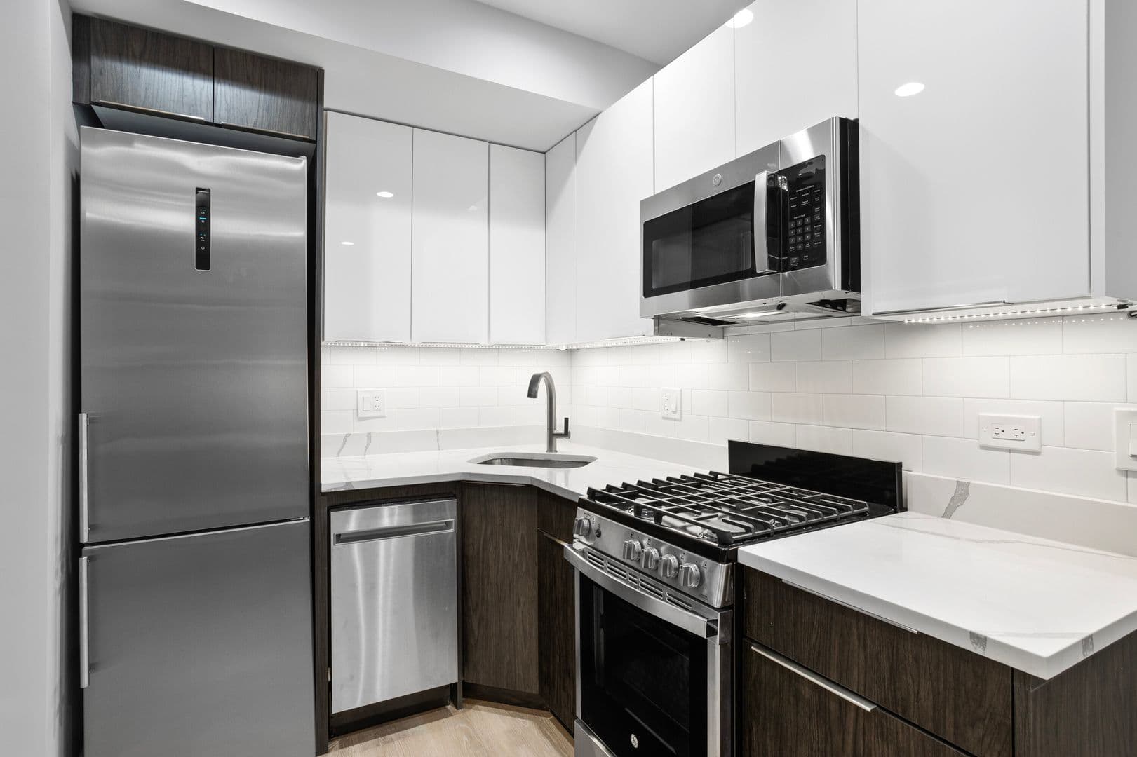 Chicago Apartment: 1548-1558.5 W Juneway