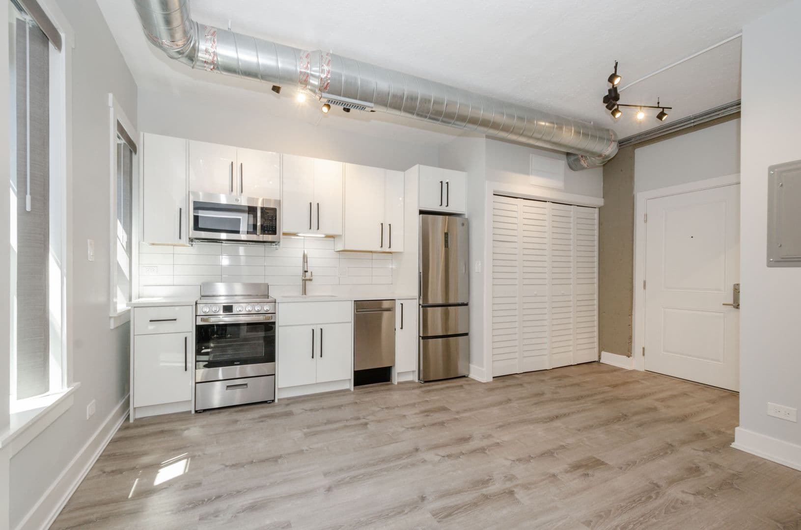 Chicago Apartment: 7645 N Sheridan Rd