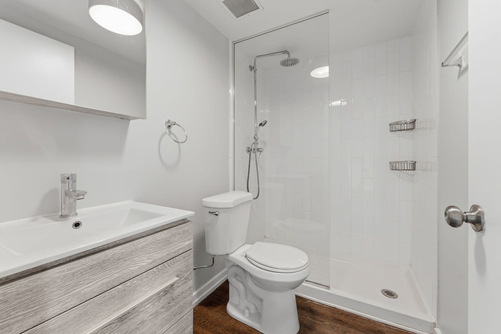 Chicago Apartment: 5718 N Winthrop Avenue
