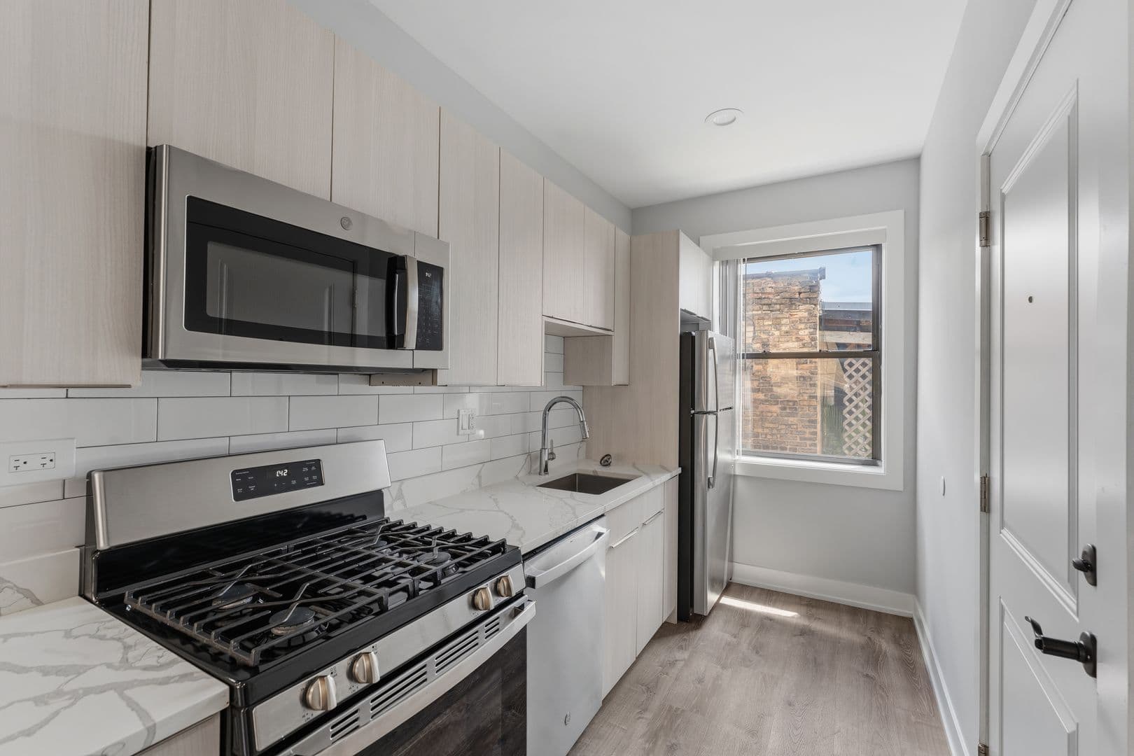 Chicago Apartment: 7618 - 26 N.Eastlake Terrace