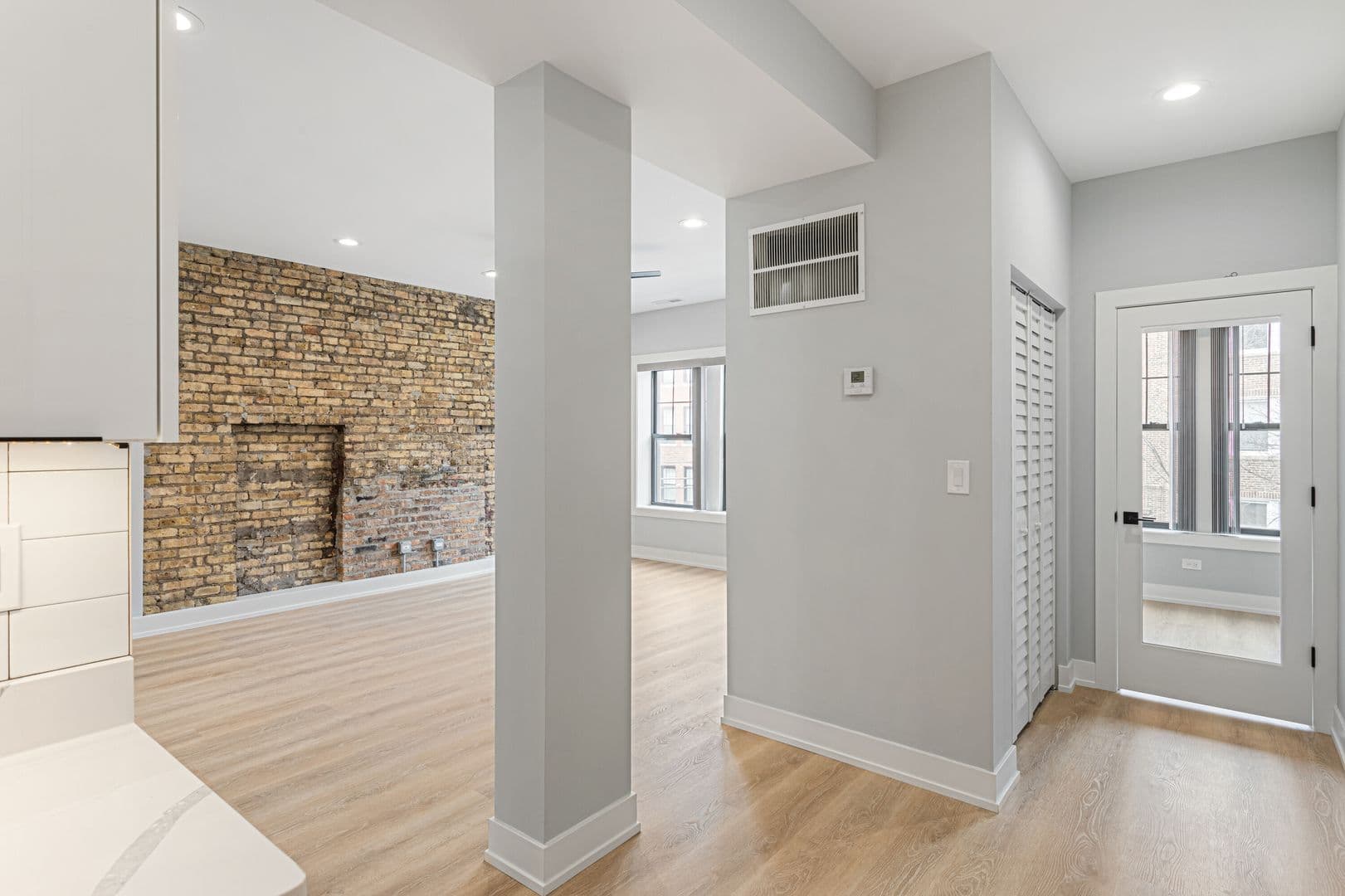 Chicago Apartment: 7642-48 N Eastlake Terrace