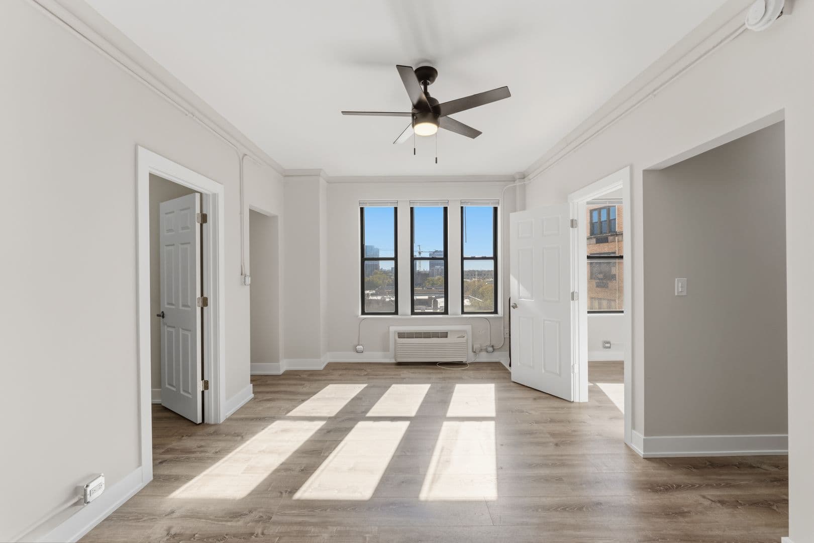 Chicago Apartment: 6807 N Sheridan Road