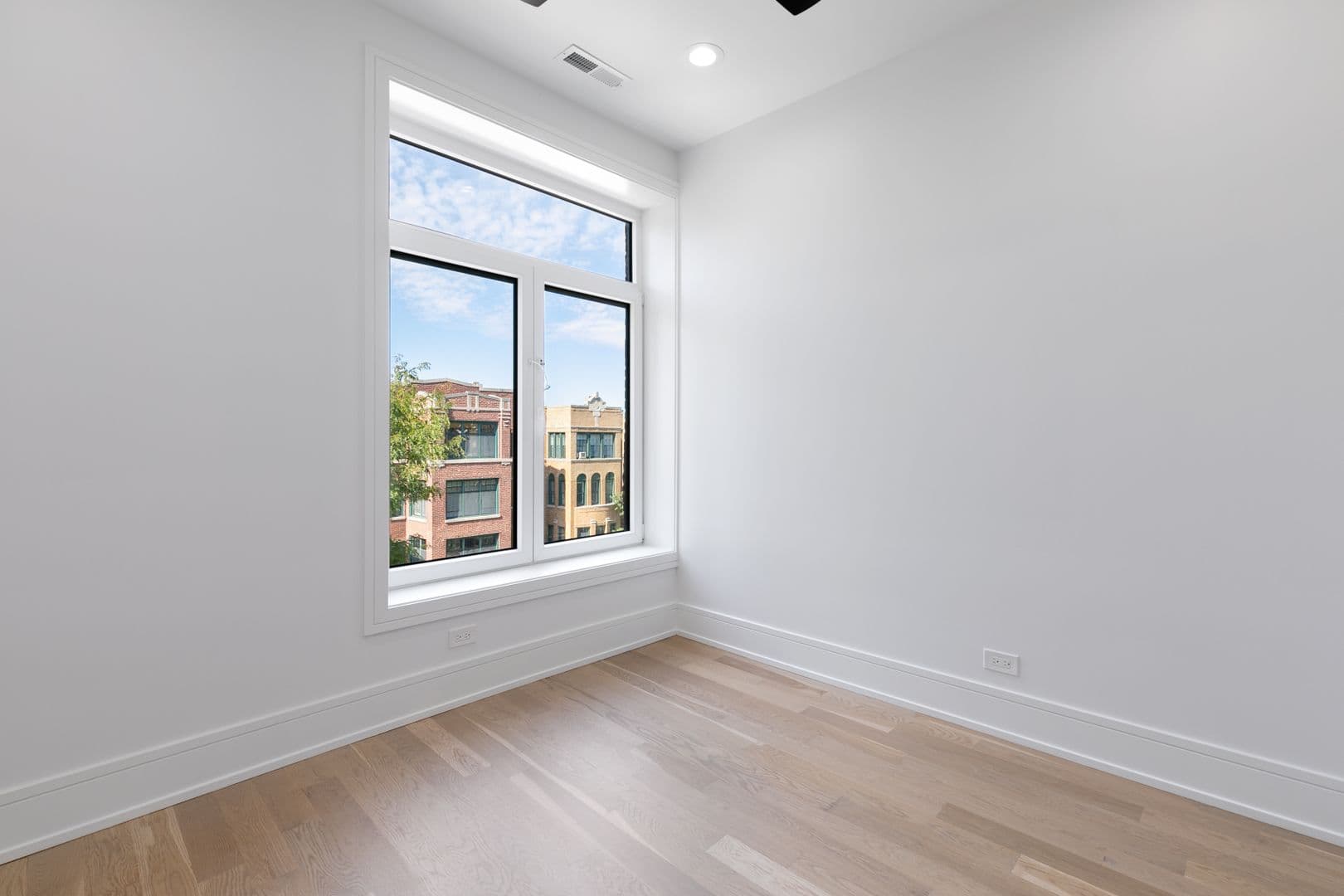 Chicago Apartment: 7729-31 N Eastlake Terrace