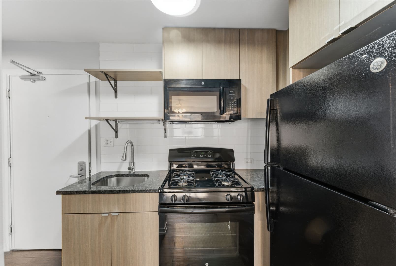 Chicago Apartment: 5411 N Winthrop Avenue
