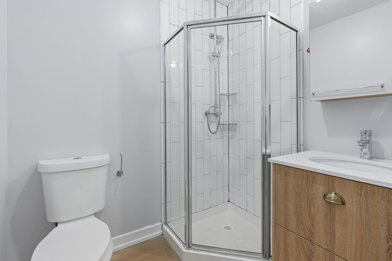 Chicago Apartment: 6019 N Winthrop Avenue