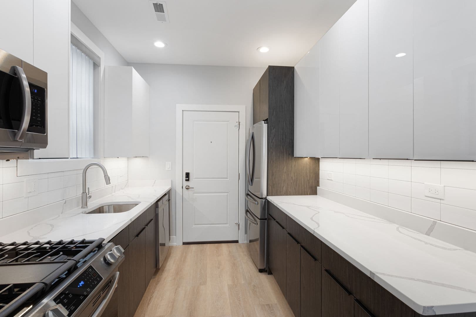Chicago Apartment: 7642-48 N Eastlake Terrace