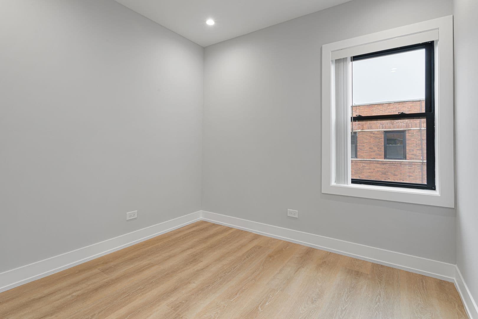 Chicago Apartment: 1548-1558.5 W Juneway