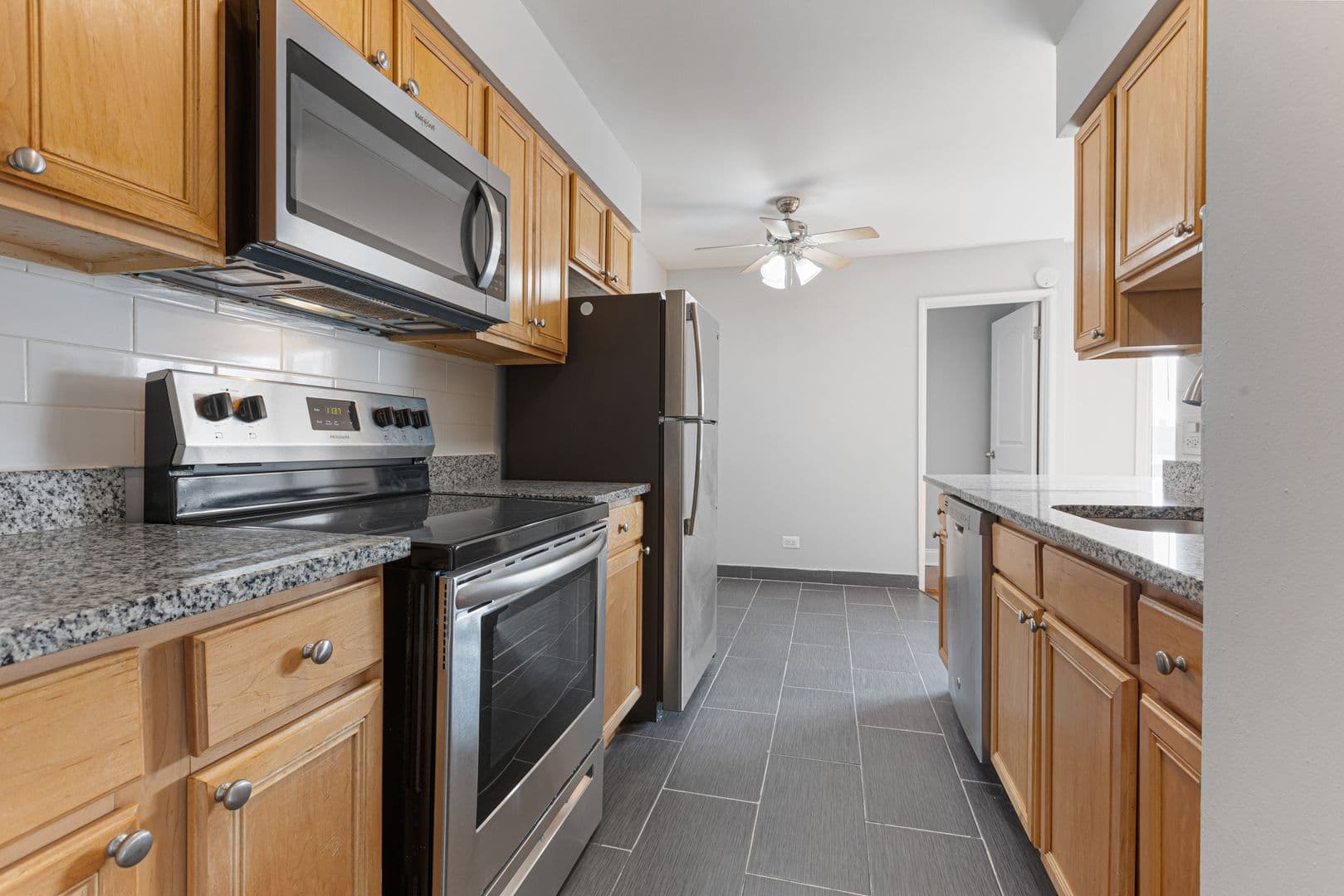 Chicago Apartment: 7545 N Winchester Avenue