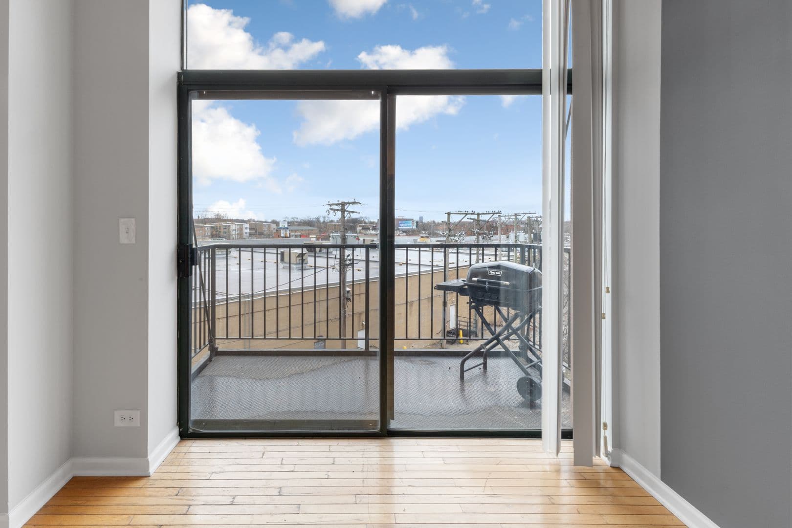 Chicago Apartment: 2451 W Howard Street